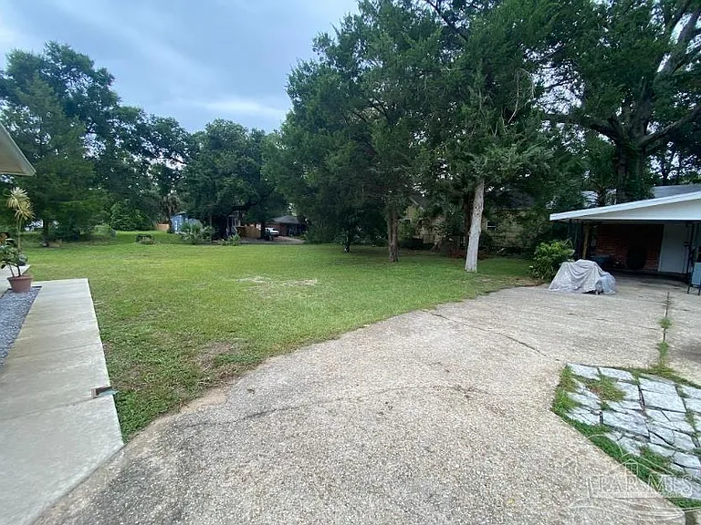 814 W Gonzalez St — Photo 37