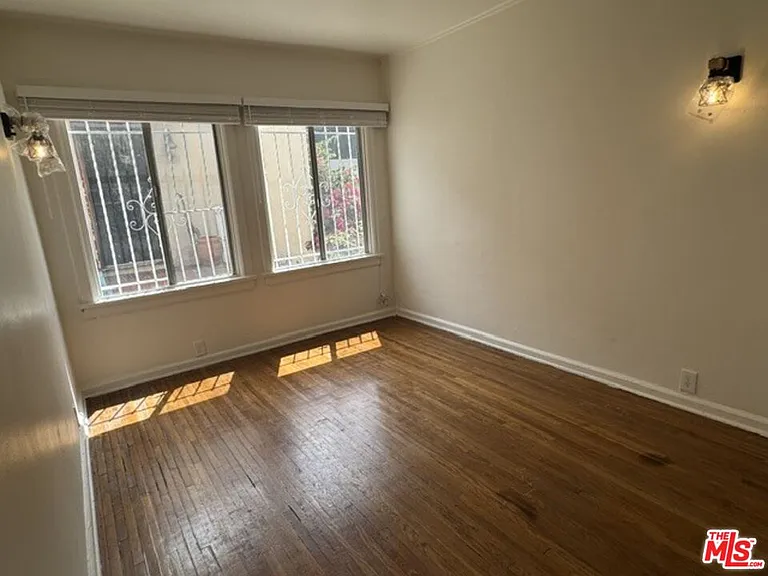 942 Havenhurst Dr — Photo 15