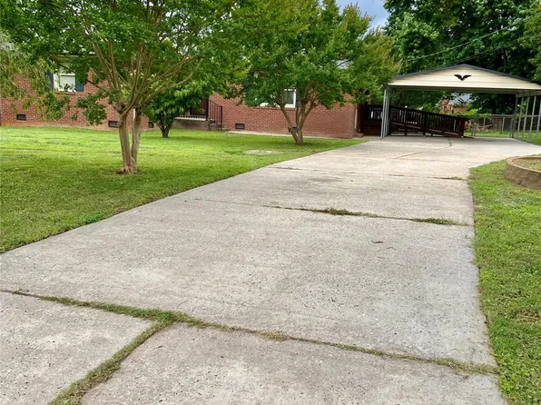 212 Quail Dr, Dallas, NC 28034