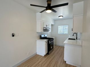 Beautiful & Spacious 2 bedroom 1 Bath Apartment Located in Long Beach. Available Now! $1000 Off F..., Long Beach, CA 90810