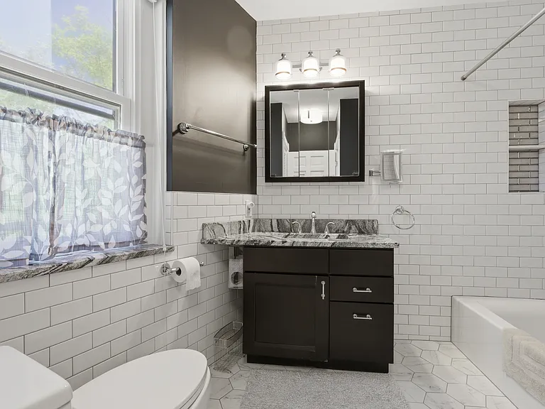 1728 21st St NW #2 — Photo 32