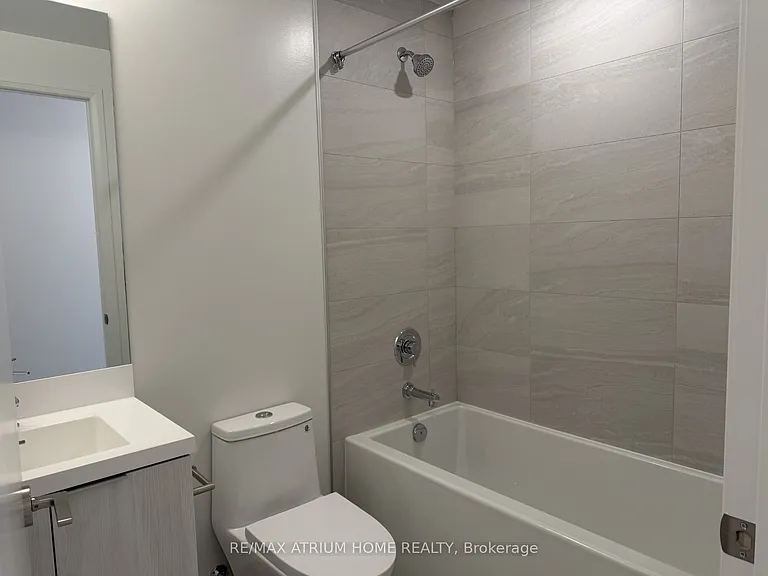 400 King St W #1625 — Photo 4