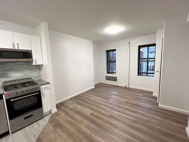 320 E 6th St #9R — Photo 8