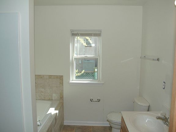 5th image of 1147 Riverview Dr