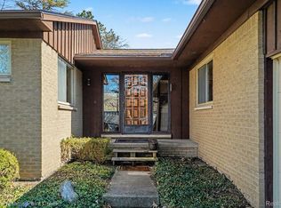 2911 Walmsley Circle Dr, Lake Orion, MI