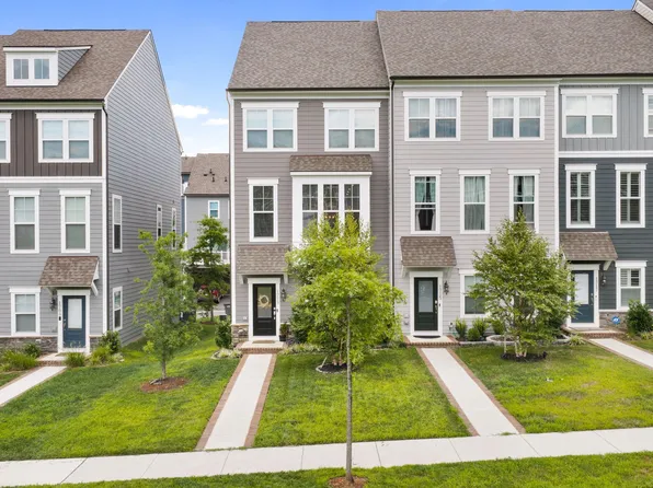 1713 Autumn Maple Leaf Dr, Dumfries, VA 22026