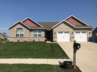 34 Meadowbrooke Dr, Troy, IL 62294