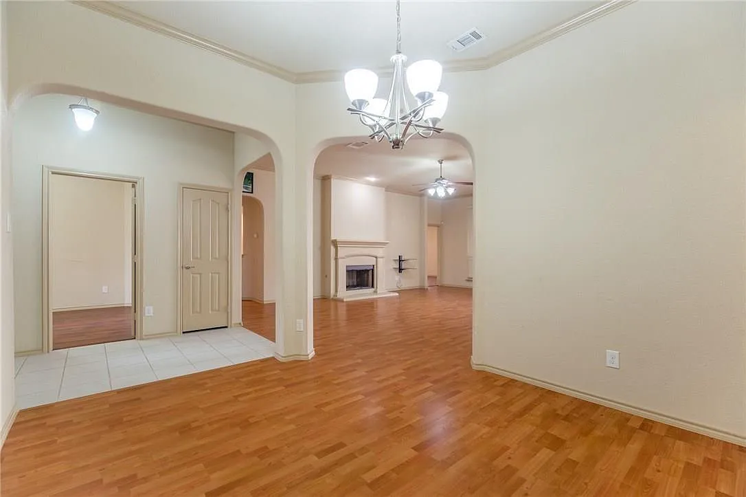 4 bed, 2.5 bath, 2204 sqft, $2,800 — Photo 3