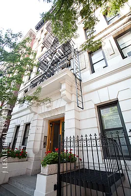 Rented by J. Lemle Real Estate | media 40
