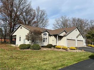 1412 Surrey Point Cir SE, Warren, OH