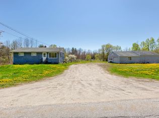 327 Old Lewiston Rd, Winthrop, ME 04364