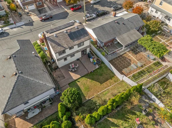 159 Seneca Avenue image 31 of 34