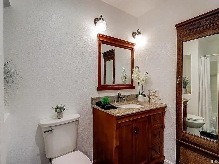 220 Caldecott Ln #104 — Photo 9