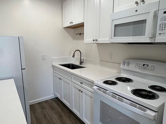 3rd image of 969 Thomas Ave APT 9