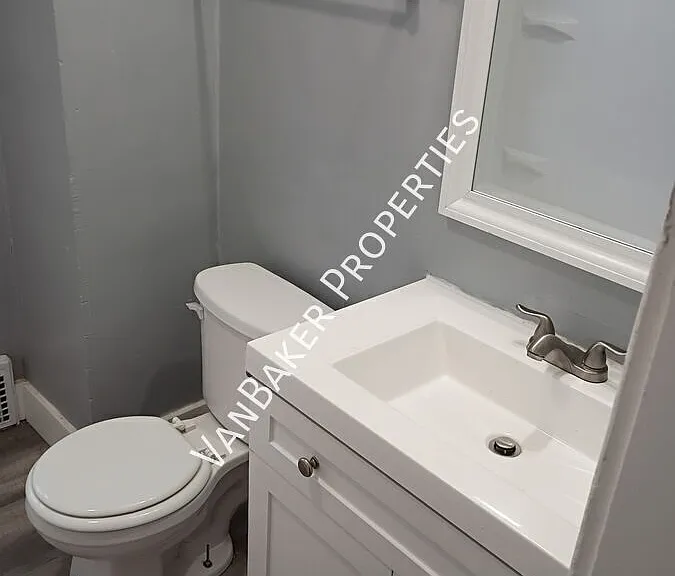 262 E Emerling Ave — Photo 2