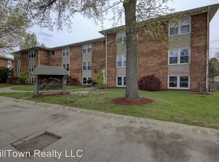 834 11th Street Ct APT 101, Silvis, IL 61282