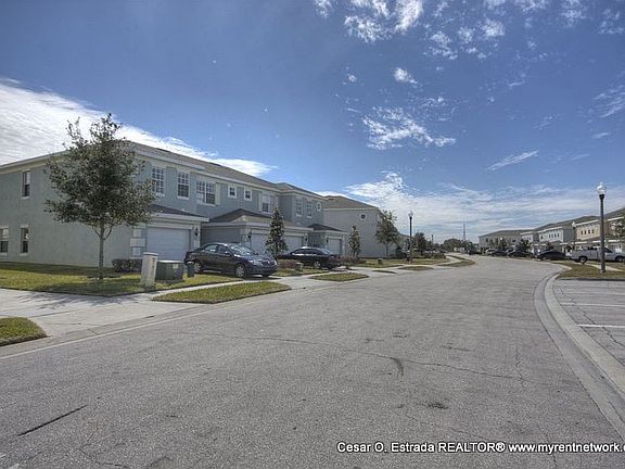 3rd image of Savannah Wood Dr