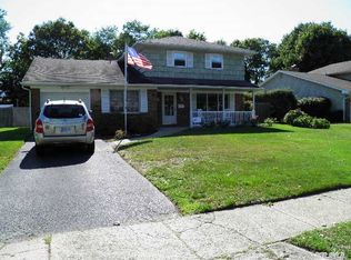 105 Fifty Acre Rd S, Smithtown, NY 11787