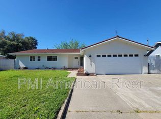 2462 Town Cir, Sacramento, CA 95821