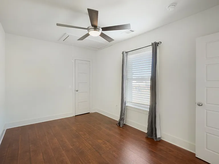 422 N Marlborough Ave — Photo 50