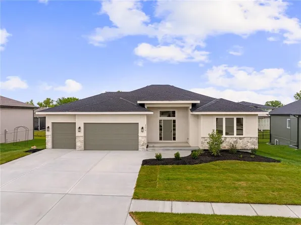 25010 W 89th Ter, Lenexa, KS 66227