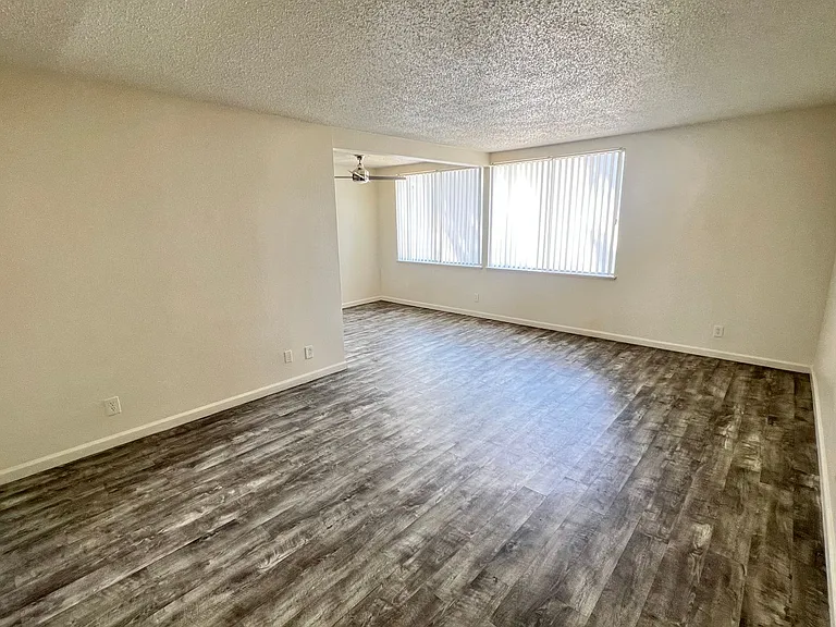 North Park Aparments — Photo 7