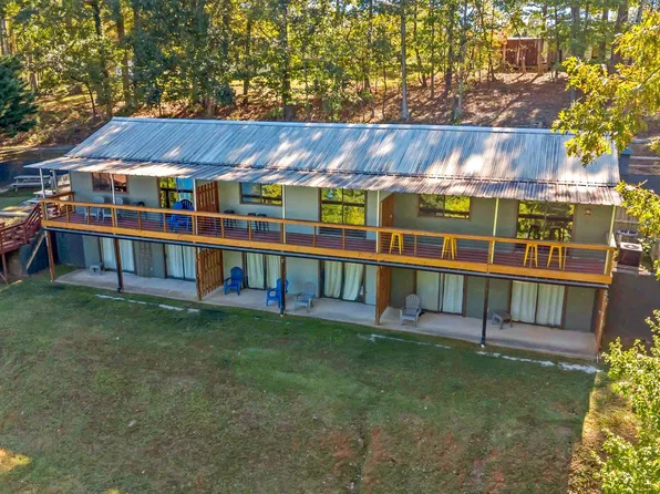 963 Fishermans Cove Dr, Seneca, SC 29672