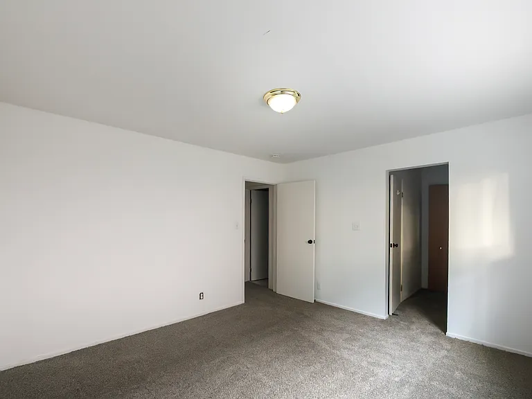 Curtner Villa Apartments — Photo 21