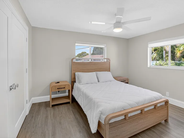 135 SE 28th Ct — Photo 36