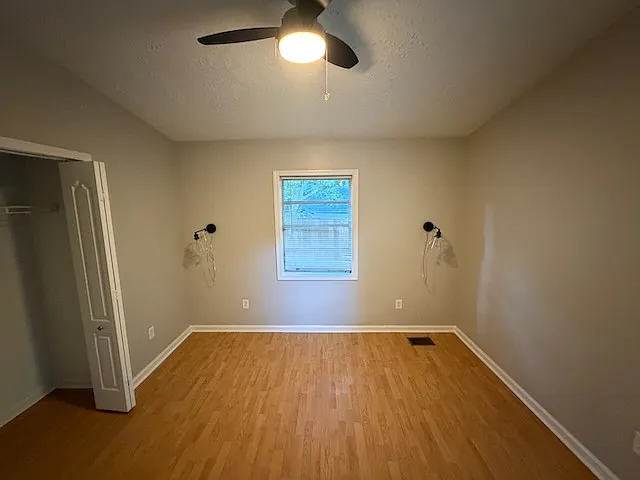 688 Inglewood Dr SE — Photo 18