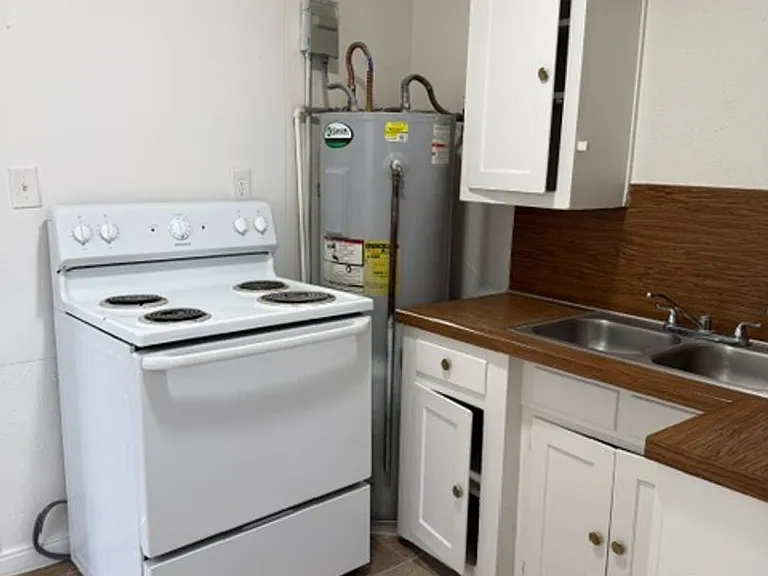 2616 Alexander Ave — Photo 5