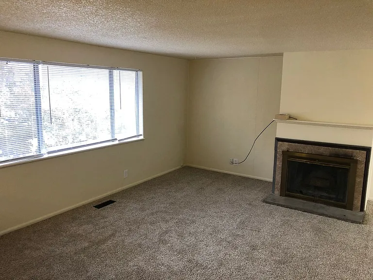 1009 N Hulet Ave — Photo 4