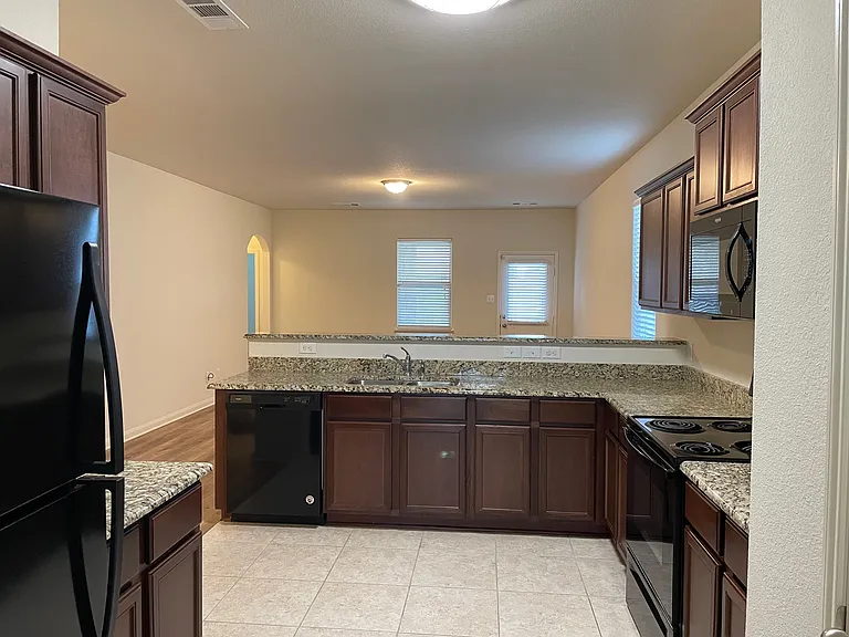 1206 Arizona Dr — Photo 2