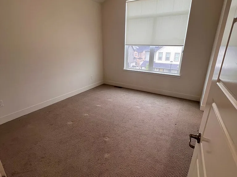 628 Discovery Pkwy — Photo 15