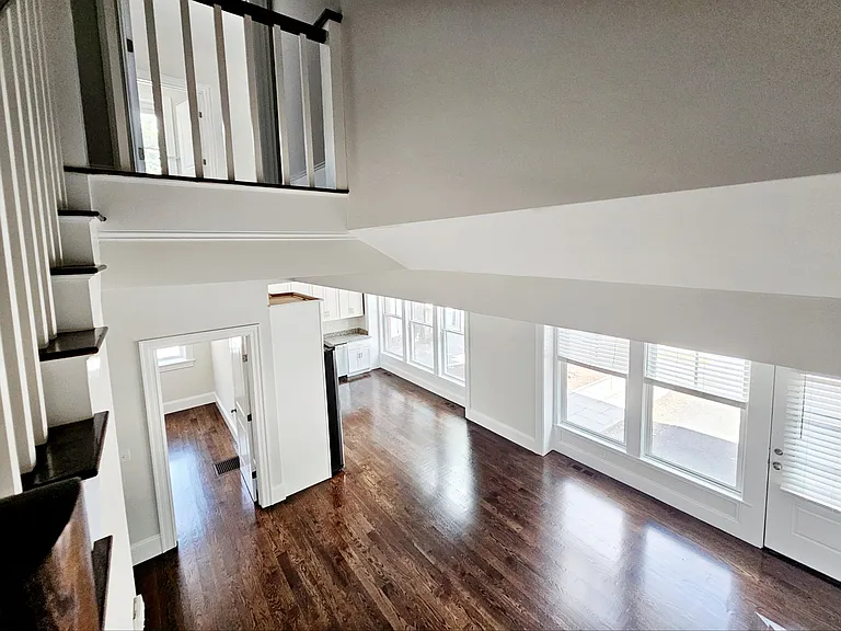 2044 Beacon St #9 — Photo 10