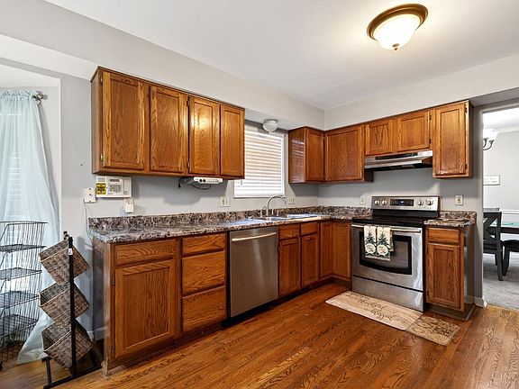 4th image of 7017 Lookout Ct