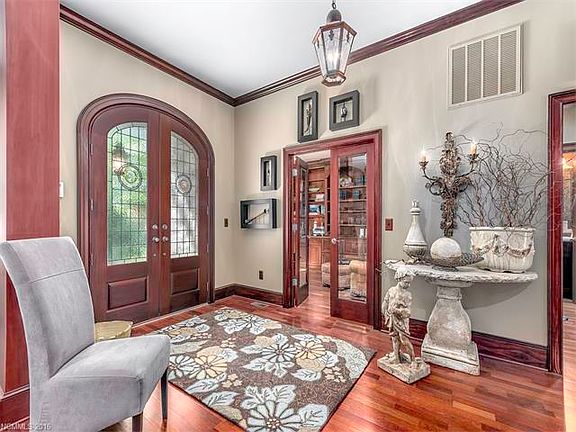 3rd image of 750 Solomon Cir #10