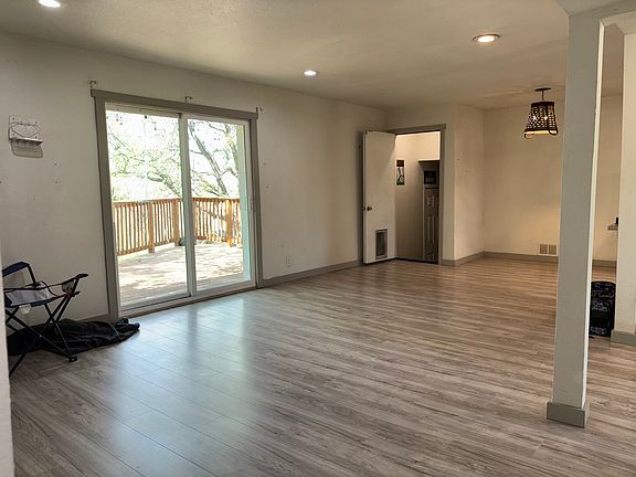 4th image of 529 NE 4th St