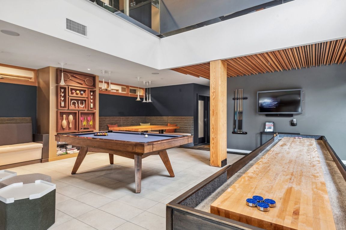 07__Wallingford_amenity_lounge game room