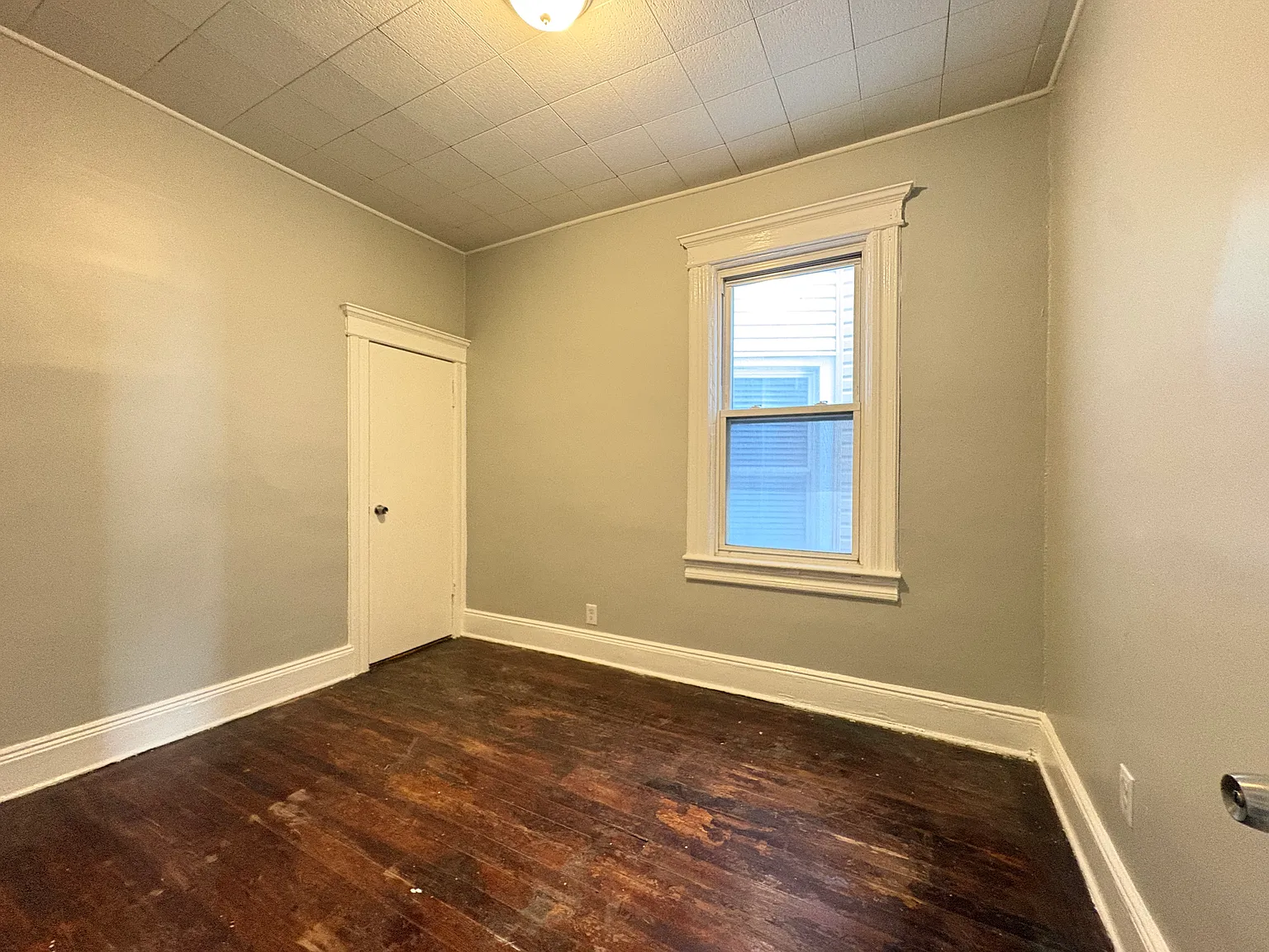 3 bed, 1000 sqft, $2,500 — Photo 3