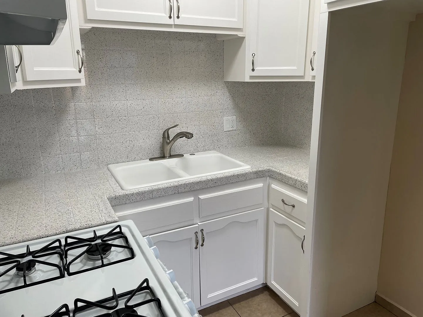La Reina 2 Apartments — Photo 3