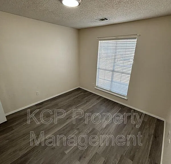 8812 Skypark Dr — Photo 15