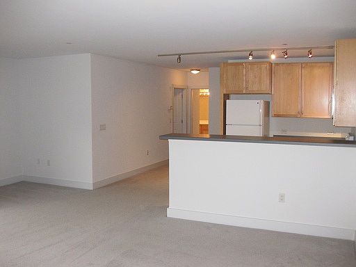 4th image of 145 N Jackson St Unit 410