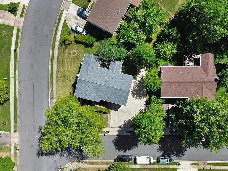 13501 Kelmont Ct — Photo 40