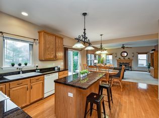 39W465 W Mallory Dr, Geneva, IL 60134