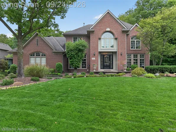 25650 Arcadia Dr, Novi, MI 48374