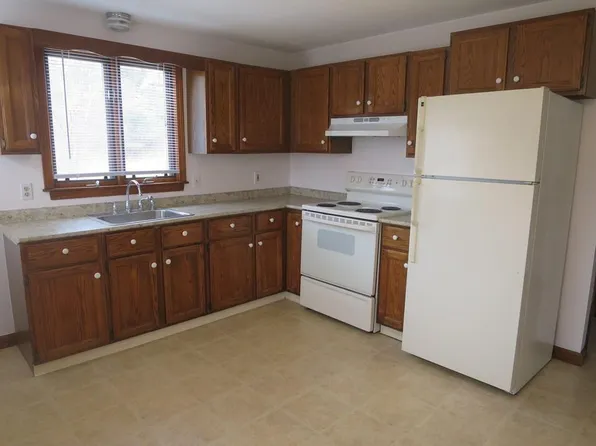 16 Lynch Rd, Wales, MA 01081