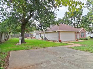 300 S Coulter Dr, Bryan, TX 77803