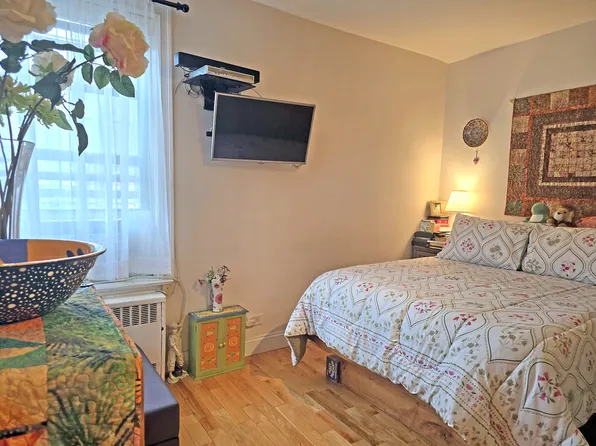 202 Seeley Street image 4 of 25