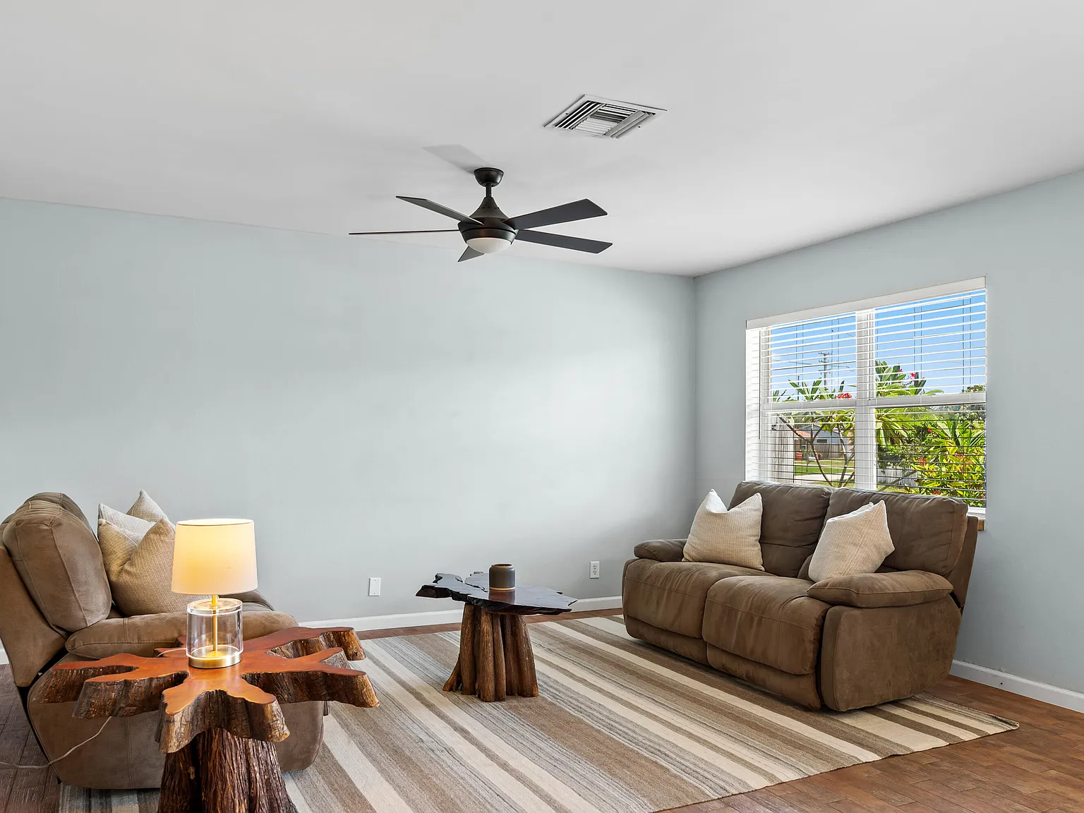 3 bed, 2.0 bath, 1917 sqft, $4,000 — Photo 4